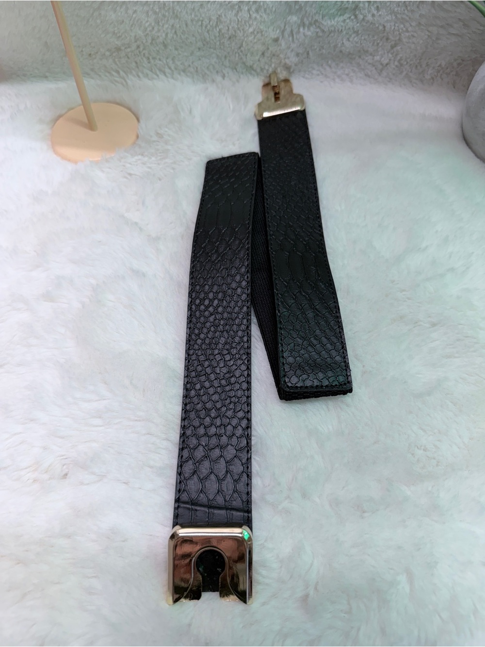 Twist Gold Buckle Ladies Black Stretchable Fitted Waist Crocodile Print Belt 🐊 - Picture 4 of 5